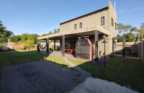 Tristan Suarez House | El rancho de la familia