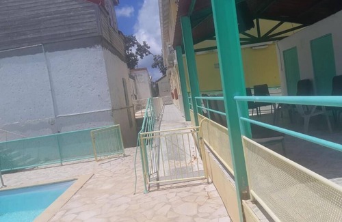 Grand-Bourg Hotel | El Rancho