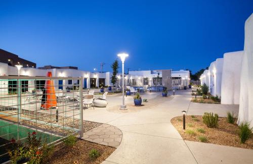 West Park Hotel | El Vado Motel