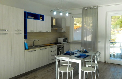 Chiessi House | Elba, Sunshine Coast, your home by the sea