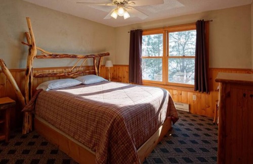 Orr Resort | Elbow Lake Lodge: Beachview Suite 2bd/1ba