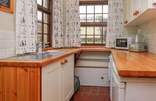 Penryn Cottage | ELDAMAR COTTAGE, pet friendly, character holiday cottage in Falmouth