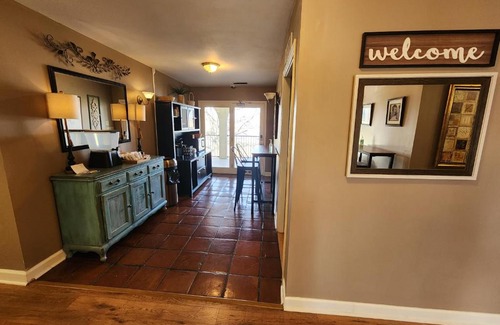 Lookout Valley Neighborhood Association Hotel | Elder Mountain Room at Tennessee RiverPlace