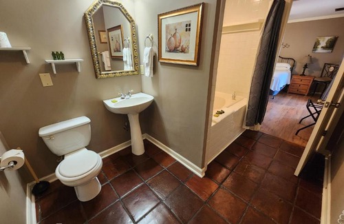 Lookout Valley Neighborhood Association Hotel | Elder Mountain Room at Tennessee RiverPlace