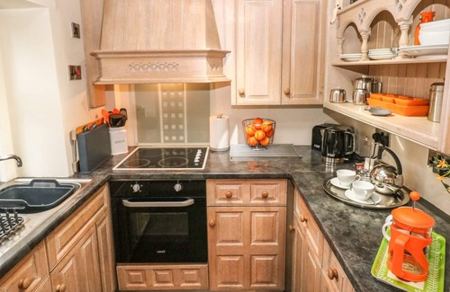 Hope Valley Cottage | ELDERBANK, character holiday cottage, with open fire in Bradwell