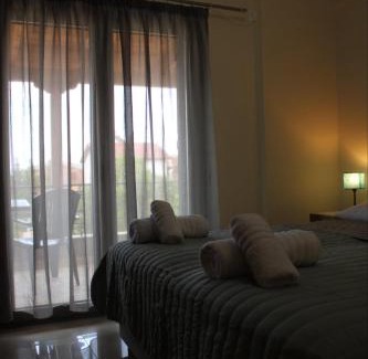 Aigialeia Villa | Electra Maisonette with Garden near Sea