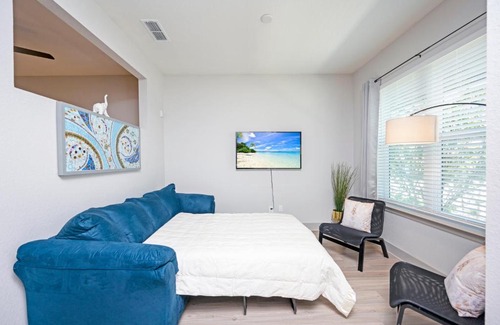 East Ybor Apartment | Electric, Chic, YBor, Channelside, 1BR - 5 ppl