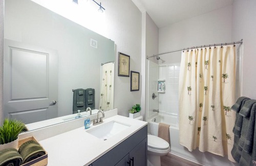 East Ybor Apartment | Electric, Chic, YBor, Channelside, 1BR - 5 ppl