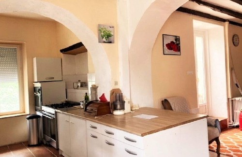 Voulmentin House | ELEGANT 19TH-CENTURY HOUSE 5/6 BDR./14 PERS./RIVERFRONT./SAUNA/BABYF