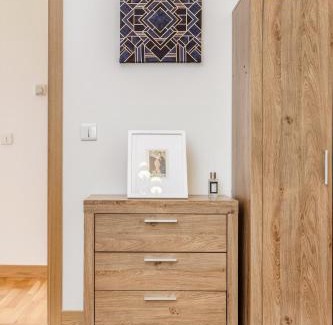 Becontree Apartment | Elegance - 3 Bedroom Flat Barking, Dagenham, London