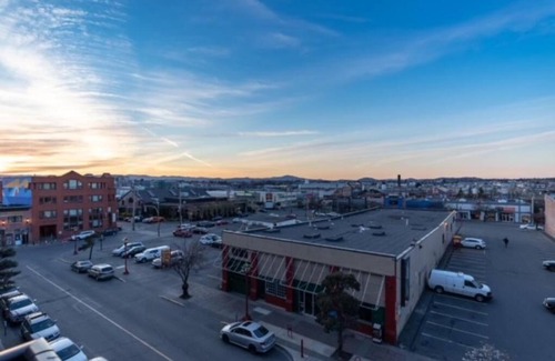 Downtown Victoria Apartment | Elegance at the Union