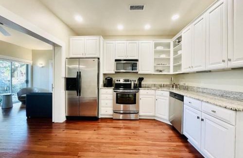 Seville Historic District House | Elegance & Charm 27 Steps To Old Christ Church