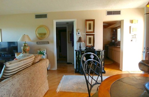 Fort Pierce Condo | Elegant 1 Bedroom/secluded view/steps from beach/all amenities of Ocean Village