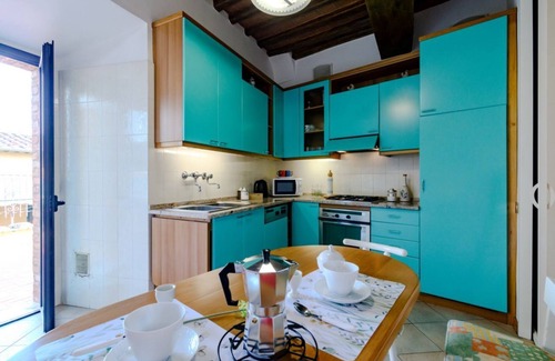 Siena City Centre Apartment | Elegant 120 sqm apartment for 6 people, located on the first floor of a historic residence without an elevator, adjacent to Porta di San Maurizio, on the ancient 13th-century walls. Featuring a spacious terrace, the accommodation is in the city center, j