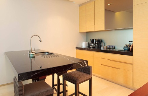 Embassy District Condo | Elegant 2 BDRM Condo in Heart of Bangkok near Silom & Lumpini Park