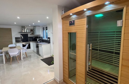 Castelnaudary Apartment | Elegant 2-Bedroom Apartment with Sauna & Private Garden – Le Havre d’Athéna