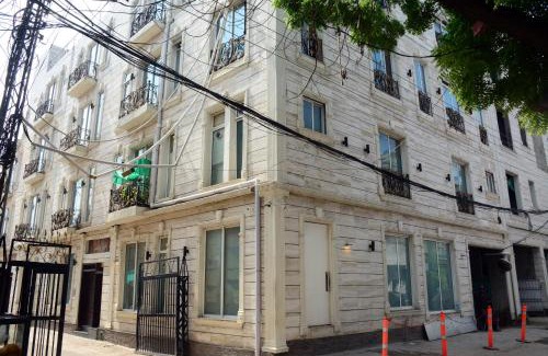 Lahore Apartment | Elegant 2BR Apartment AC, Lift, Parking & Convenient Location