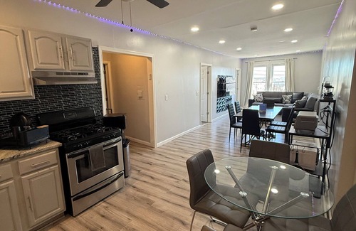 Elizabeth Apartment | Elegant 3 Bedroom condo 5 min away from EWR & NJ Transit + 30 min from NYC