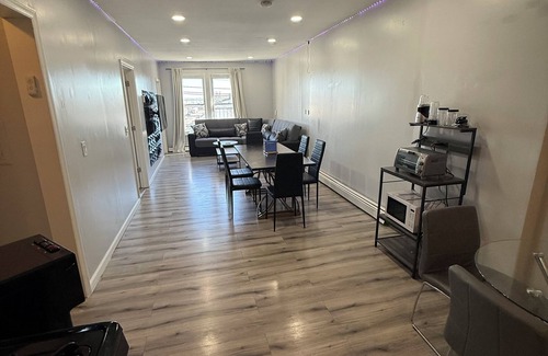 Elizabeth Apartment | Elegant 3 Bedroom condo 5 min away from EWR & NJ Transit + 30 min from NYC