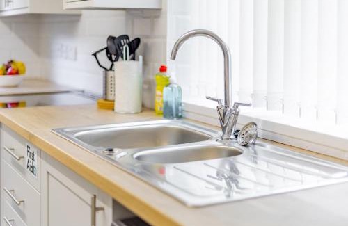 Brampton House | Elegant 3 Bedroom Detached House By Your Lettings Short Lets & Serviced Accommodation Peterborough With Free WiFi & Parking