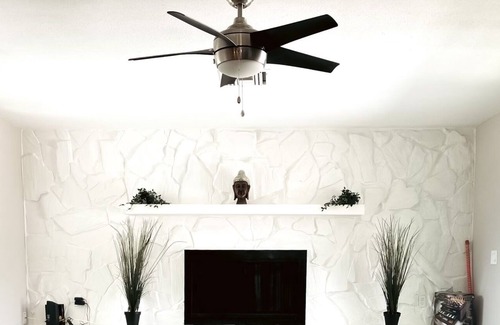 Disston Heights House | Elegant 3 BR Home w/ Indoor Fireplace