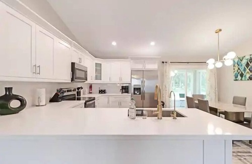 Fellowship House | Elegant 3BR Near WEC, Luxury, Comfort, Spacious by Zen Living