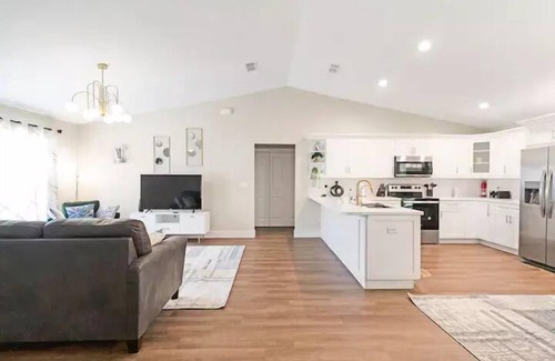 Fellowship House | Elegant 3BR Near WEC, Luxury, Comfort, Spacious by Zen Living