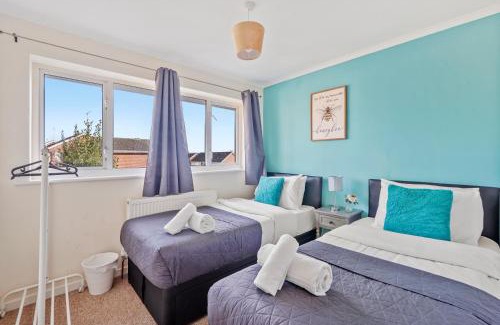 Maidstone Apartment | Elegant 4 Bed House - Parking and Garden -Sleeps 8