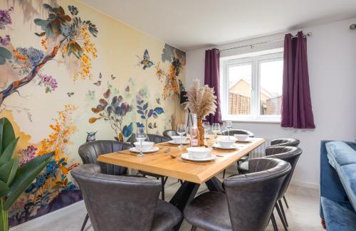 Maidstone House | Elegant 4 Bedroom House-Sleeps 7-Parking-Nr Hospital-Contractors Deal