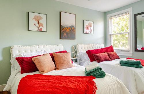 Near Northeast House | Elegant 4BR & 4BA House in DC