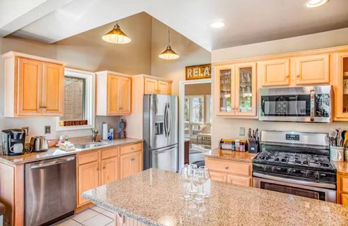 Lake Harmony House | Elegant 5-bedroom house in Beautiful Lake Harmony with view of the Slopes