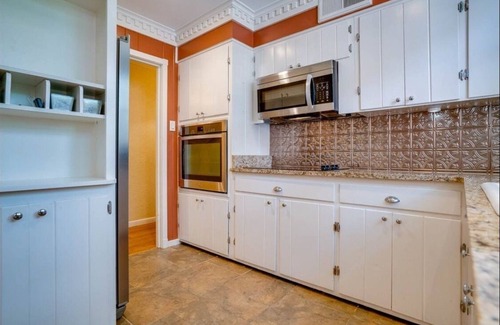 Audubon Park House | Elegant 5 BR East Memphis Home