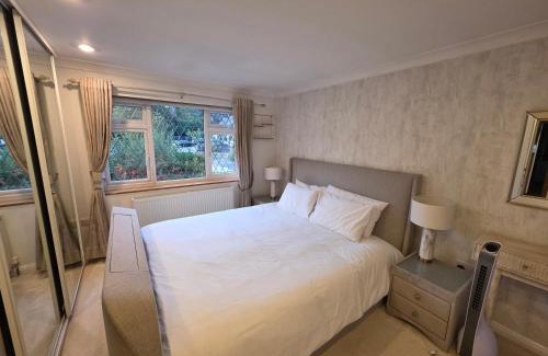 Chigwell House | Elegant 5BDR Executive Home Chigwell