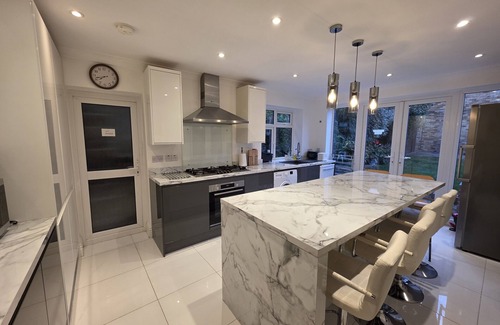 Chigwell House | Elegant 5BDR Executive Home, Chigwell