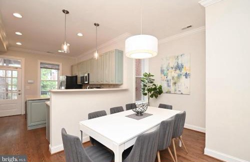 Mount Vernon Square House | Elegant 5BR home near Capitol Hill! Free Parking!