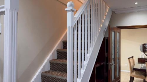Bedfordview House | Elegant 5BR House with Pool, Gourmet Kitchen and Reliable Generator