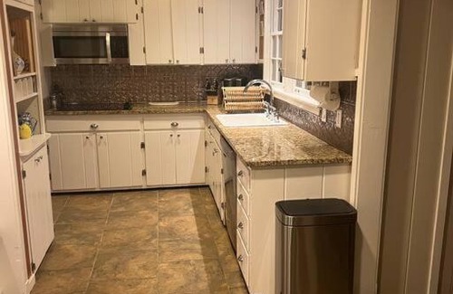 Audubon Park House | Elegant 6 Bedroom Home in Heart of Memphis