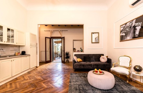 Santissima Annunziata Apartment | Elegant and historic 3-Bedroom in city center