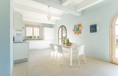 Trequanda Villa | Elegant and spacious two-storey villa of 156 m2 consisting of a large living room, kitchen complete with dishwasher, microwave oven, electric oven, coffee machine, kettle, fridge and freezer.Indoor and outdoor dining area, two double bedrooms with privat