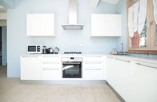 Trequanda Villa | Elegant and spacious two-storey villa of 156 m2 consisting of a large living room, kitchen complete with dishwasher, microwave oven, electric oven, coffee machine, kettle, fridge and freezer.Indoor and outdoor dining area, two double bedrooms with privat