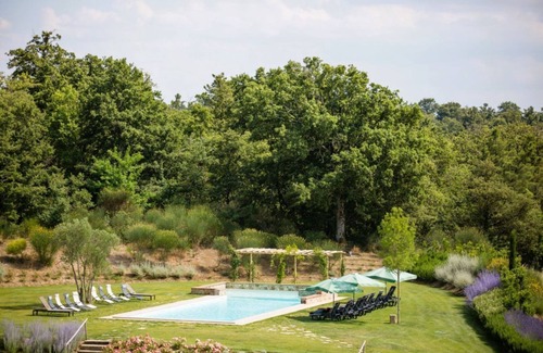 Trequanda Villa | Elegant and spacious two-storey villa of 156 m2 consisting of a large living room, kitchen complete with dishwasher, microwave oven, electric oven, coffee machine, kettle, fridge and freezer.Indoor and outdoor dining area, two double bedrooms with privat