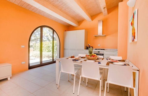 Trequanda Villa | Elegant and spacious two-storey villa of 156 m2 consisting of a large living room, kitchen complete with dishwasher, microwave oven, electric oven, coffee machine, kettle, fridge and freezer, internal and external dining area, a master double bedroom wit