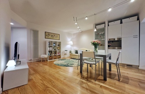 Vicenza Apartment | Elegant apartment of 80sqm on the first floor of a building with elevator (a step to access), for 4 people.The accommodation is located in Corso Palladio, main street of the city of Vicenza (ZTL) traffic-restricted area, 350mt from the charming Basilica