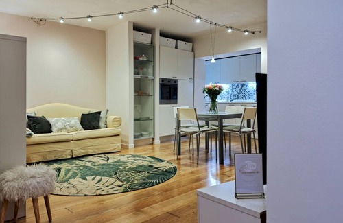 Vicenza Apartment | Elegant apartment of 80sqm on the first floor of a building with elevator (a step to access), for 4 people.The accommodation is located in Corso Palladio, main street of the city of Vicenza (ZTL) traffic-restricted area, 350mt from the charming Basilica