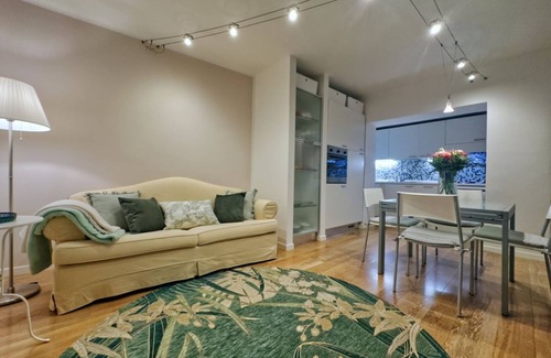 Vicenza Apartment | Elegant apartment of 80sqm on the first floor of a building with elevator (a step to access), for 4 people.The accommodation is located in Corso Palladio, main street of the city of Vicenza (ZTL) traffic-restricted area, 350mt from the charming Basilica