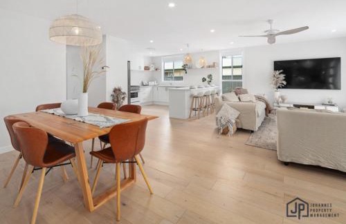 Tomakin House | Elegant Beachside Retreat with Luxurious Amenities