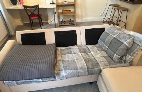 London Borough of Bromley Apartment | Elegant Boutique Flat in Historic Chislehurst