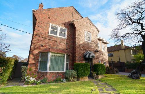Caulfield North House | Elegant Caulfield North Family Home