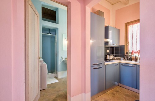 Trequanda Ski Chalet | Elegant chalet on the ground floor of approximately 80 m2 consisting of a large living room with fireplace, kitchen complete with dishwasher, microwave oven, electric oven, coffee machine, kettle, fridge and freezer.A double bedroom and a single bedroom,