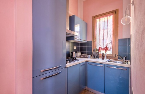 Trequanda Ski Chalet | Elegant chalet on the ground floor of approximately 80 m2 consisting of a large living room with fireplace, kitchen complete with dishwasher, microwave oven, electric oven, coffee machine, kettle, fridge and freezer.A double bedroom and a single bedroom,